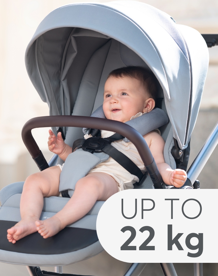 CHIARA is a complete travel system, including a spacious carrycot, ergonomic car seat, and practical accessories, supporting children from birth up to 22 kg.