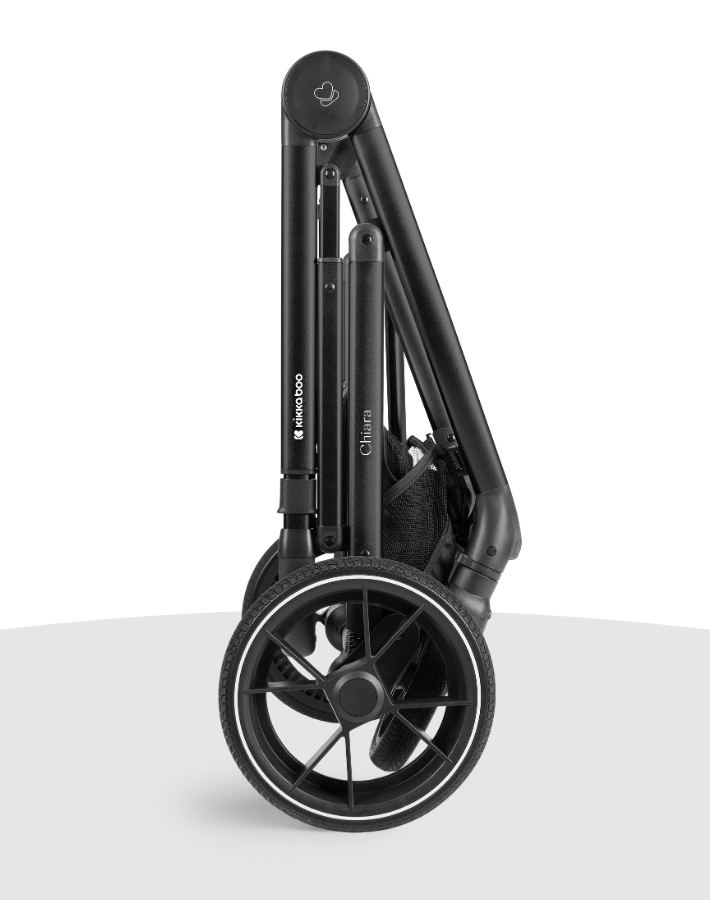 CHIARA features a lightweight aluminum frame and a fast, compact folding system—making transport and storage effortless, wherever you go.