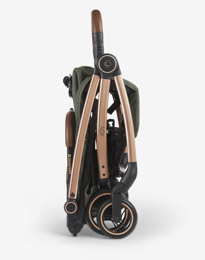 JOY folds by itself - you need just one touch and thanks to the autofolding system the pushchair becomes compact and ready for storage or travel.