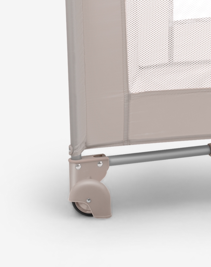 Equipped with two wheels to smoothly transition the crib between rooms, ensuring your baby is always by your side.