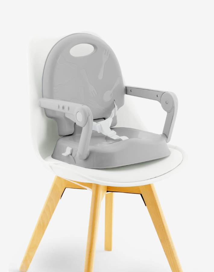 SPOONY se puede transformar fácilmente en un asiento elevador, ofreciendo una solución de asiento rápida y conveniente que se adapta al ritmo del crecimiento de su hijo, ya sea en casa o mientras viaja.