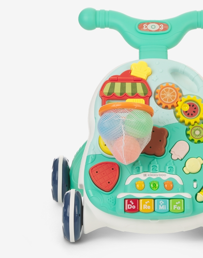 The interactive panel with music and lights encourages imagination and sensory development while children play and have fun.