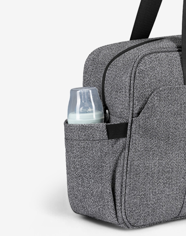 Thanks to the CHELSEA's elasticated side pockets you'll have quick access to frequently used items, making it ideal on the go.