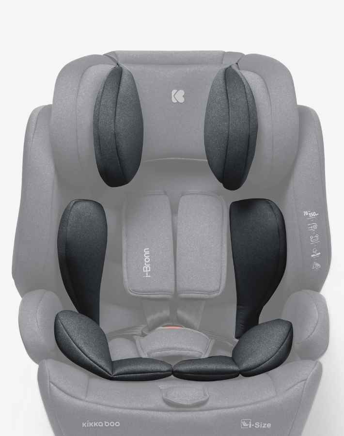 Enhance your child's travel experience with our soft full-body support cushion and a headrest equipped with memory foam. They adapt to your child’s posture and ensure a comfortable ride.