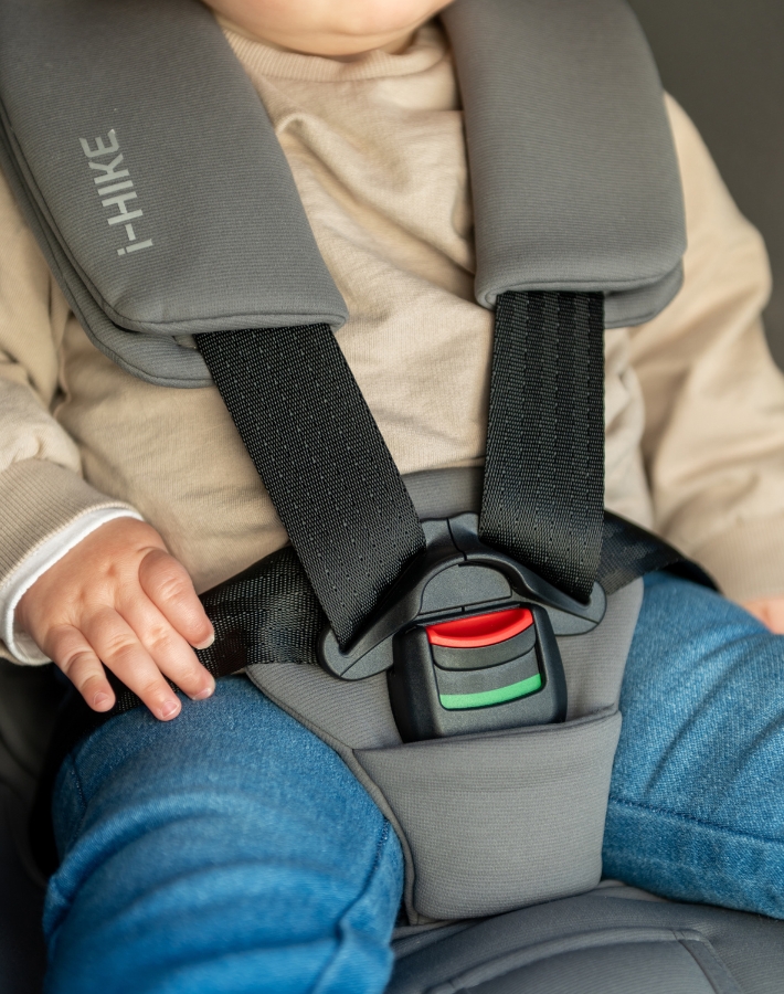 Equipped with a 5-point harness system that includes shoulder pads and lower buckle covers, this car seat ensures your child is securely strapped in while, offering peace of mind with every trip.