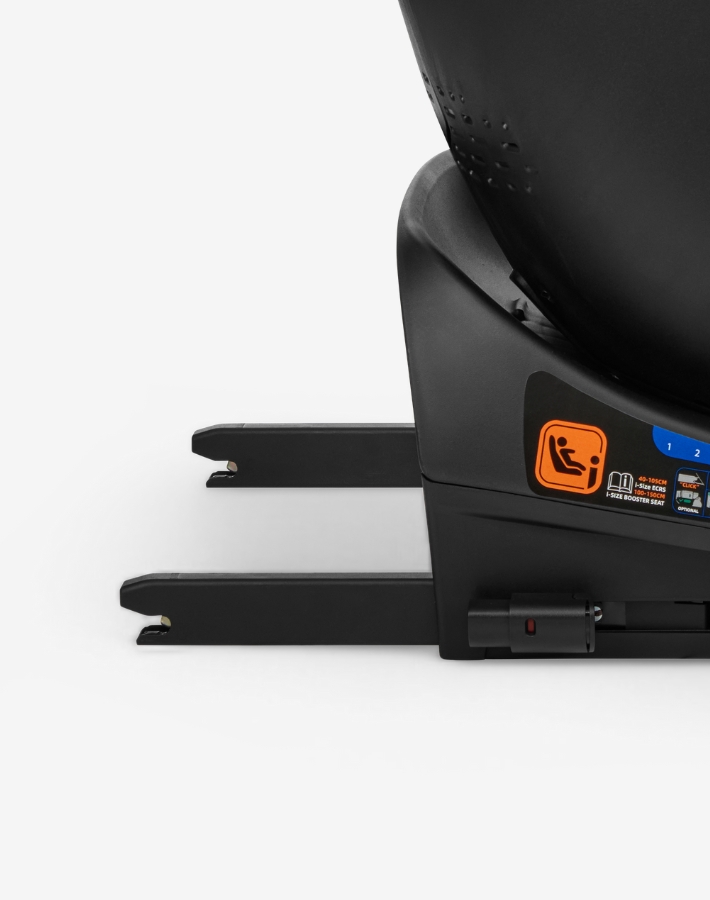 The ISOFIX system facilitates additional security and easier installation. It minimizes installation errors and ensures the seat is fixed directly to the vehicle's anchorage points.