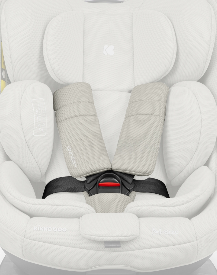 Featuring a 5-point harness system with shoulder pads and lower buckle covers, this car seat keeps your child securely in place while also ensuring comfort, preventing the straps from causing any discomfort during rides.