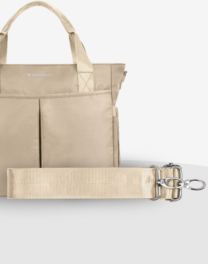 This Mama bag includes a long adjustable shoulder strap, providing a comfortable carrying experience tailored to your height and preference, whether you prefer it over the shoulder or across the body.