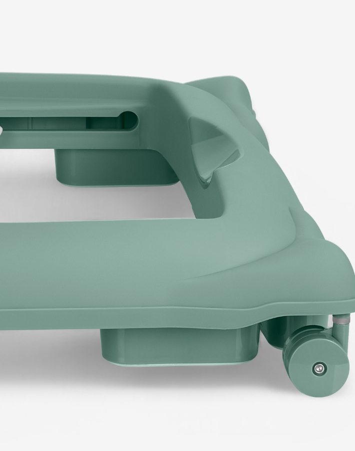 The eight rubber stoppers placed underneath the base, provide extra grip and help prevent tipping on uneven surfaces. It’s a thoughtful design choice that supports your baby’s safety as they move with confidence.