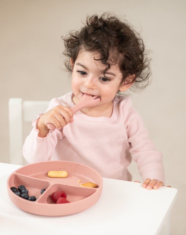 The material is completely odorless and tasteless, so the baby experiences only the pure, natural flavor of their food.