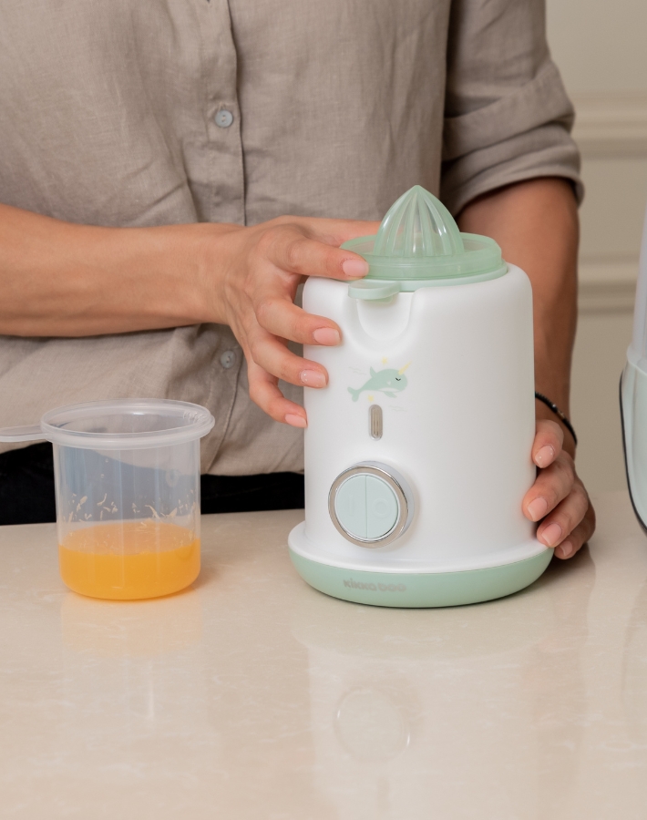 Include una pratica funzione spremiagrumi per preparare succhi freschi e nutrienti. Ideale per passare a cibi solidi con opzioni salutari fatte in casa.